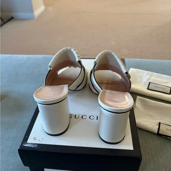 Gucci Kiltie Slide sandals. 💯% AUTHENTIC - Size 37 - US 7
Mystic white. Leather - Picture 6 of 12